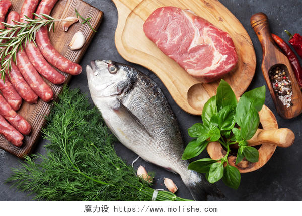 俯视角度食物肉类鱼新鲜牛肉各种肉类牛排肋眼迷迭香西餐